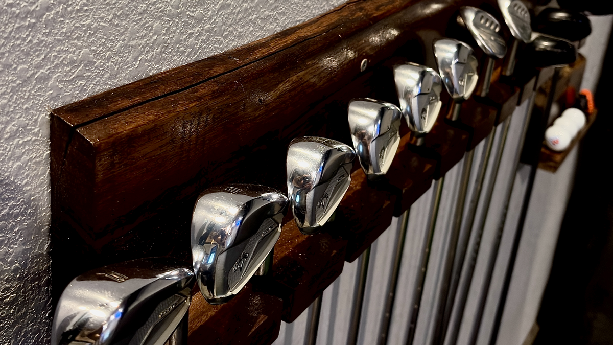 "⭐ LIMITED TIME SALE" Par 4 Mashie Golf Rack - Walnut Live Edge